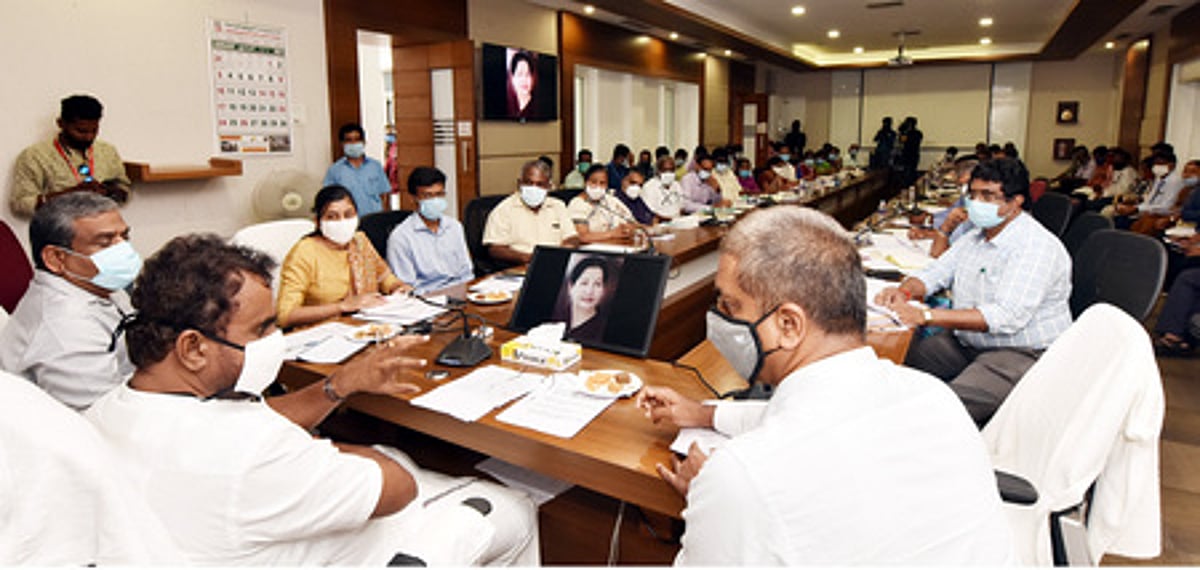 பொலிவுறு நகரம் திட்டப் பணிகளை விரைந்து முடிக்க வேண்டும்