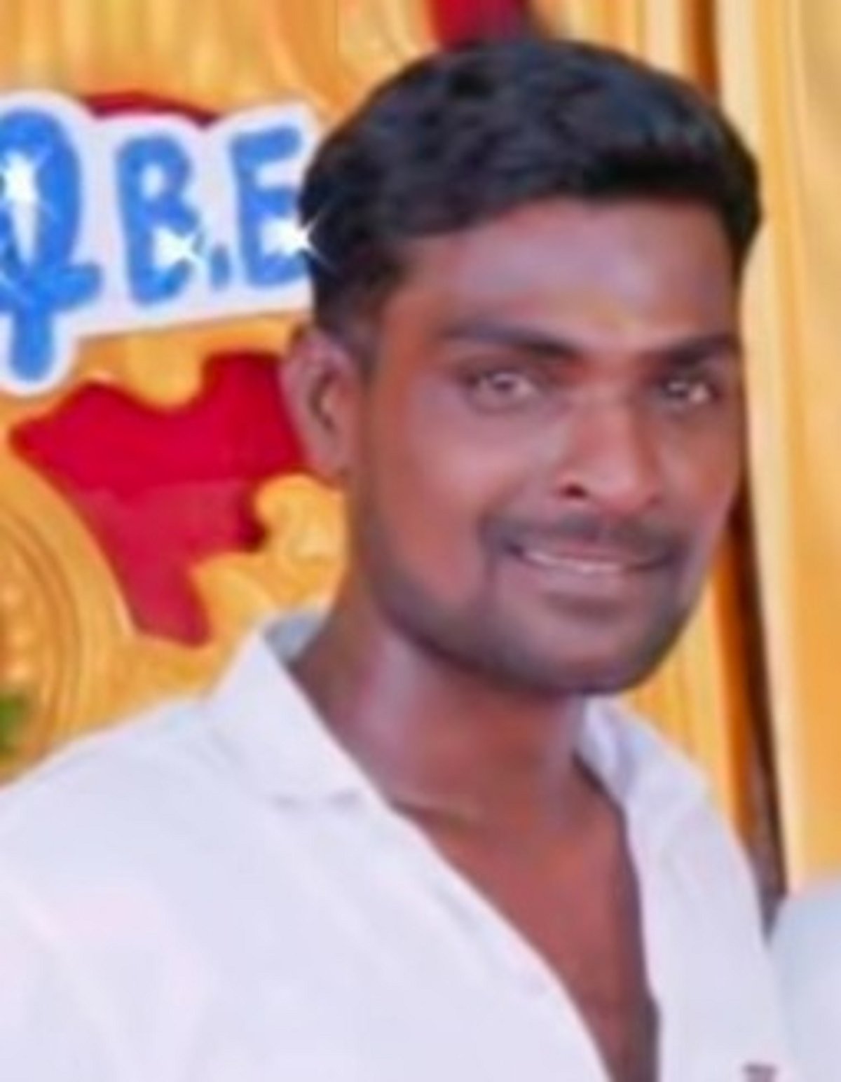 ஆண்டிபட்டி அருகே இளைஞா் குத்திக் கொலை: 6 போ் கைது