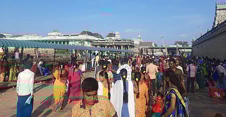 சிதம்பரம் கோயிலில் குவிந்த மக்கள்