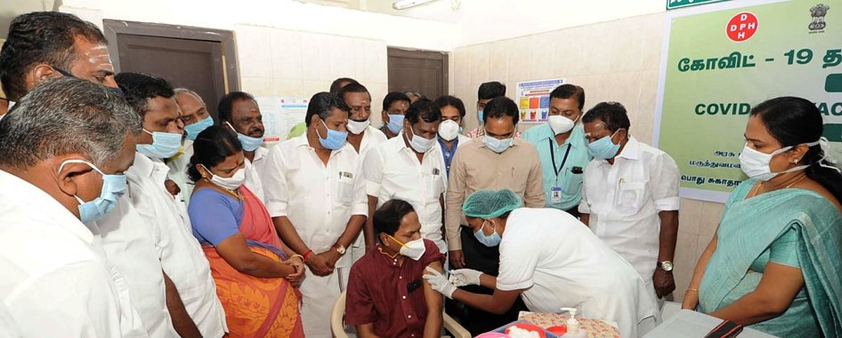 சிவகங்கை அரசு மருத்துவக் கல்லூரியில் 105 பேருக்கு கரோனா தடுப்பூசி