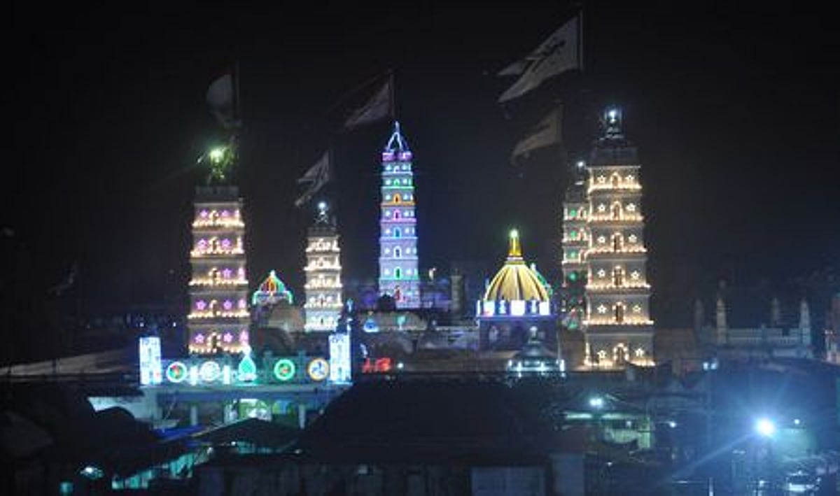 நாகூா் தா்கா கந்தூரி விழா கொடியேற்றத்துடன் தொடக்கம்