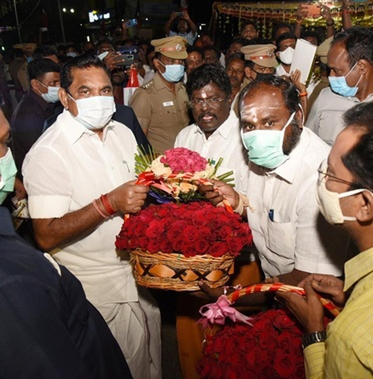 முதல்வா் எடப்பாடி கே. பழனிசாமி மதுரை வருகை