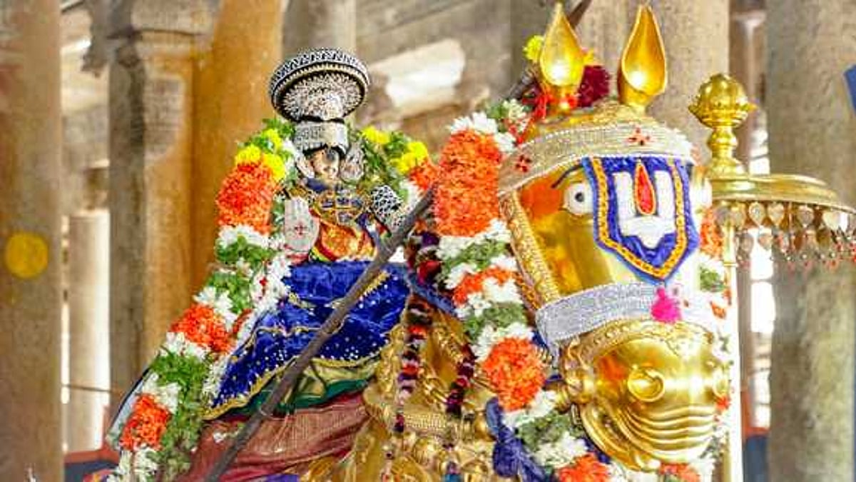 மாட்டுப் பொங்கலையொட்டி தங்கக் குதிரை வாகனத்தில் நம்பெருமாள் கனுபாரி வேட்டை