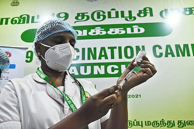 தடுப்பூசி போடும் பணி துவங்கியது - புகைப்படங்கள்