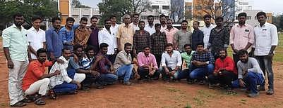 முன்னாள் மாணவா்கள் சந்திப்பு