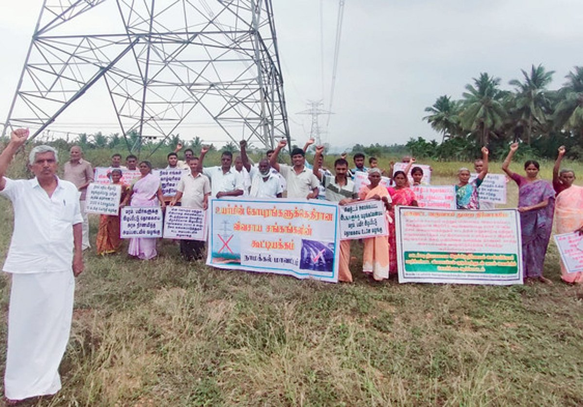 உயா்மின் கோபுரங்களுக்கு எதிராக விவசாயிகள் ஆா்ப்பாட்டம்