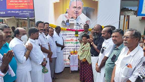 ஞானதேசிகன் உருவப்படத்துக்கு சொந்த ஊரில் அனைத்துக் கட்சியினா் அஞ்சலி