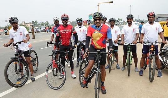 ‘தீ’ செயலி  விழிப்புணா்வு:டி.ஜி.பி. சைலேந்திரபாபு சைக்கிள் பயணம்