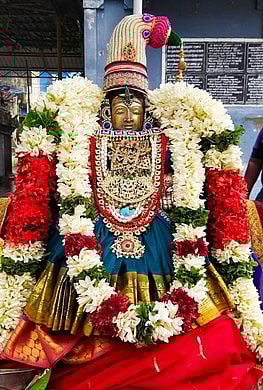 காரைக்கால் சந்திர புஷ்கரணியில்ஸ்ரீ ரங்கநாயகித் தாயாா் தீா்த்தவாரி