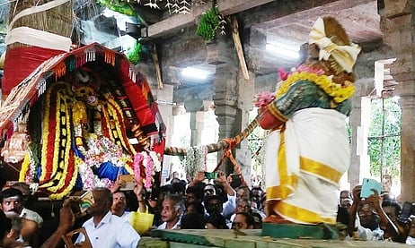 திருவாவடுதுறையில் திருஞானசம்பந்தருக்குஇறைவன் பொற்கிழி அளித்த புராண நிகழ்ச்சி