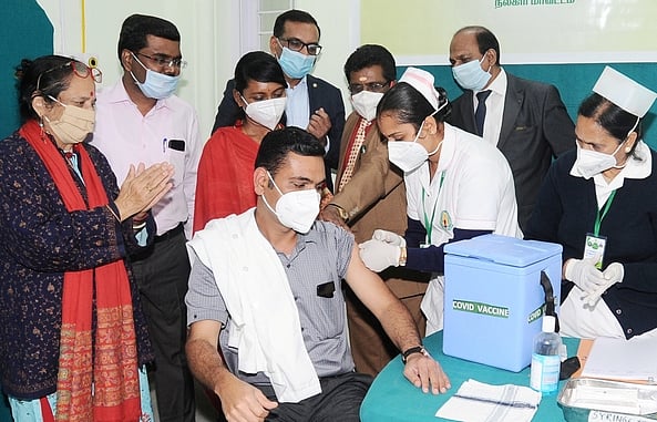 நீலகிரியில்  மூன்று மையங்களில் கரோனா தடுப்பூசி செலுத்தும் பணி தொடக்கம்