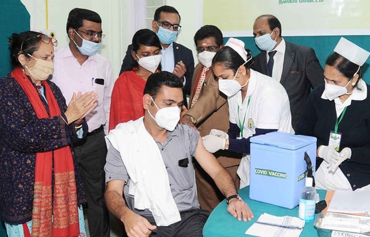 நீலகிரியில் மூன்று மையங்களில் கரோனா தடுப்பூசி செலுத்தும் பணி தொடக்கம்