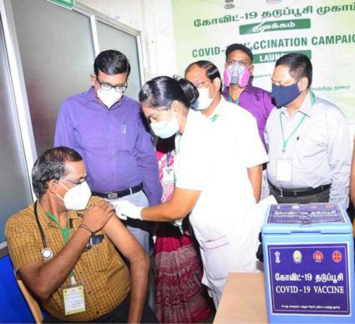 ராமநாதபுரம் மாவட்டத்தில் 5 இடங்களில் முகாம்:முதற்கட்டமாக 8,300 பேருக்கு கரோனா தடுப்பூசி