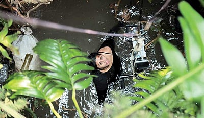 கிணற்றுக்குள் விழுந்த நமீதா