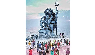 உயரமான சிலை!