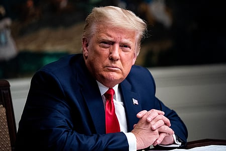 வாஷிங்டனைவிட்டு வெளியேறுகிறாா் டிரம்ப்