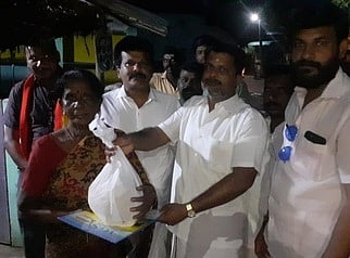 பொங்கல் பொருள்கள் வழங்கல்