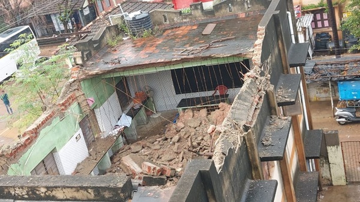 குடவாசல் பெண்கள் மேல்நிலைப் பள்ளி வகுப்பறை இடிந்து விழுந்தது