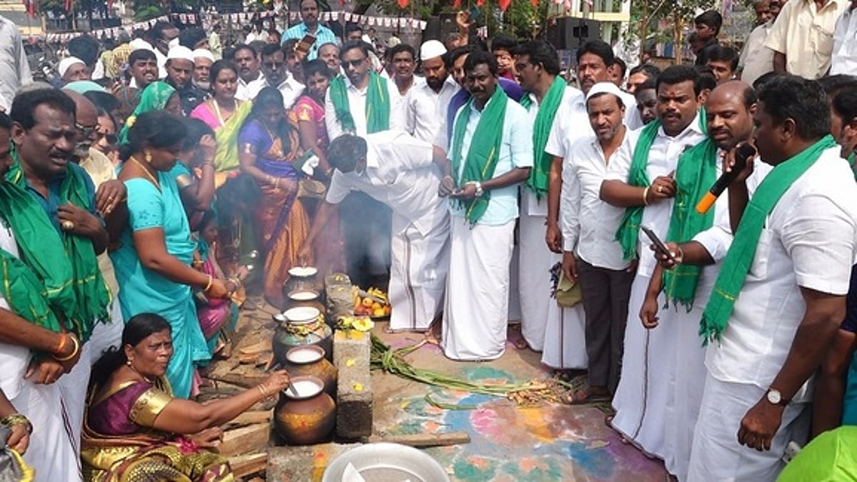 சமத்துவ பொங்கல்: அதிமுகவினா் பங்கேற்பு