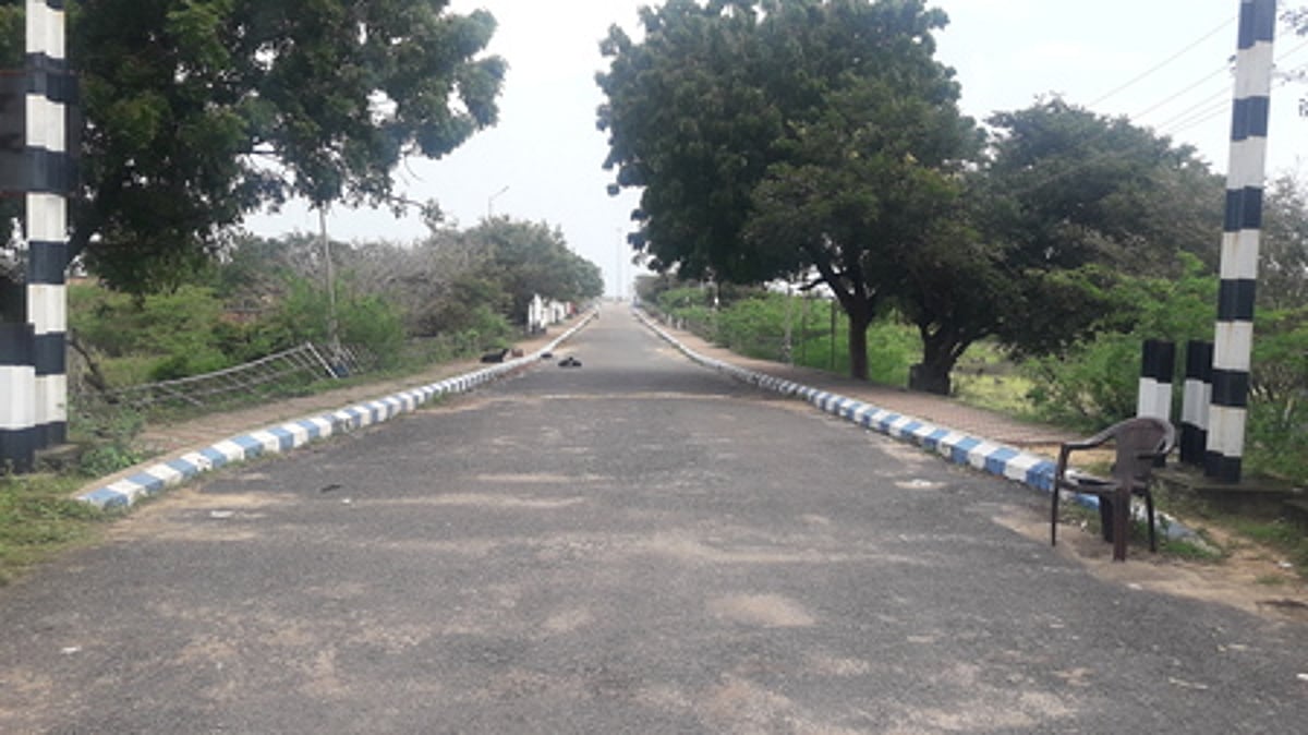 வெறிச்சோடி காணப்பட்ட நாகை கடற்கரை