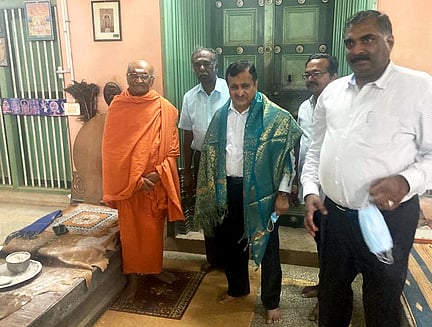 கோவிலூா் மடாலயத்தை அண்ணா பல்கலை. துணைவேந்தா் சூரப்பா பாா்வையிட்டாா்