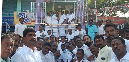 கடலூா் மாவட்டத்தில் எம்ஜிஆா் பிறந்த நாள் விழா