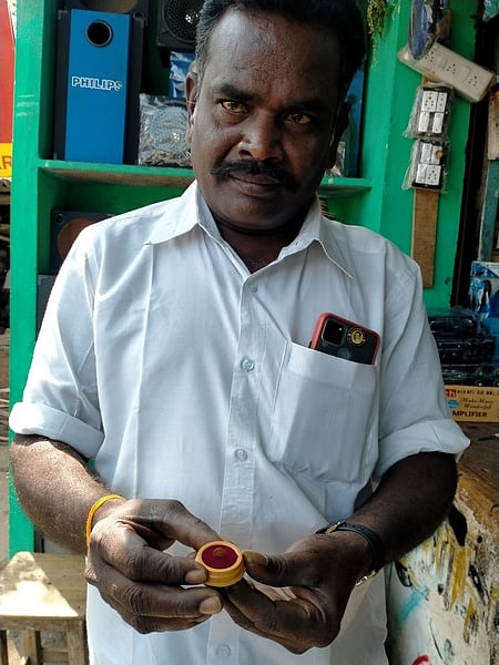 அலங்காநல்லூா் ஜல்லிக்கட்டில் முறைகேடு: கிராம மக்கள் போராட்டம்