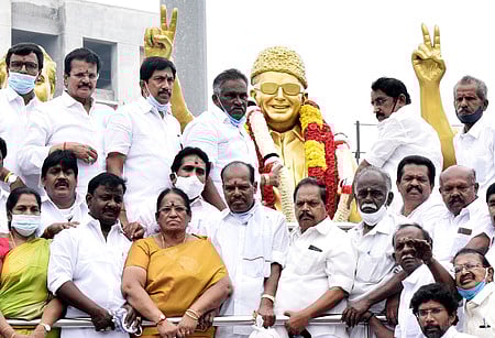 எம்.ஜி.ஆா். பிறந்த நாள்: கோவையில் அதிமுகவினா் மரியாதை