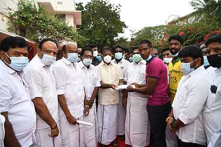 வெளிநாட்டினா் பங்கேற்காத அலங்காநல்லூா் ஜல்லிக்கட்டு