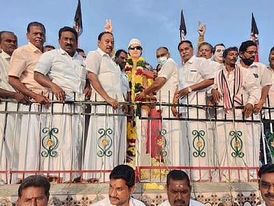 சேலம் மாவட்டம் காருவள்ளியில் எம்.ஜி.ஆர், அண்ணா சிலைகள் திறப்பு