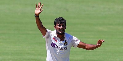 சர்வதேச போட்டியில் முதல் ரன்னை பதிவு செய்தார் நடராஜன்