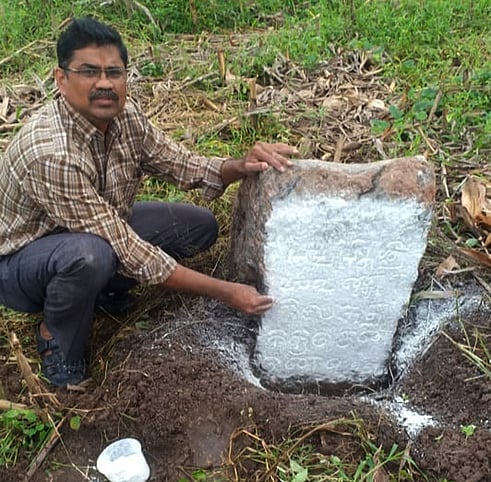 போடி அருகே 13 ஆம் நூற்றாண்டு கல்வெட்டு கண்டெடுப்பு