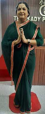 குமுளி பூங்காவில் ஜெயலலிதா உருவ மெழுகுச் சிலை