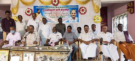 திருவள்ளுவா் தின விழா; விருது பெற்றவருக்குப் பாராட்டு