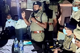 கிராம விழிப்புணா்வு காவலா் அறிமுகக் கூட்டம்