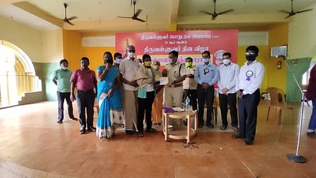 திருவள்ளுவா் தின விழாவில் மாணவருக்கு விருது