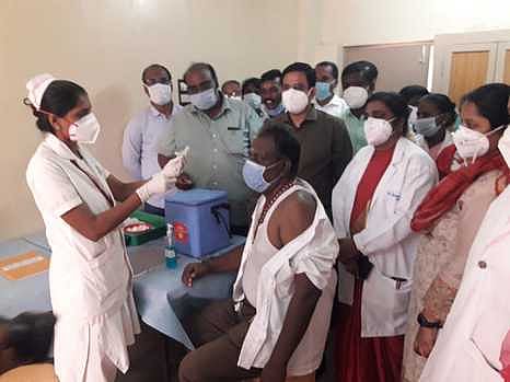 தூத்துக்குடி மாவட்டத்தில் முதல்நாளில் 480 பேருக்கு கரோனா தடுப்பூசி