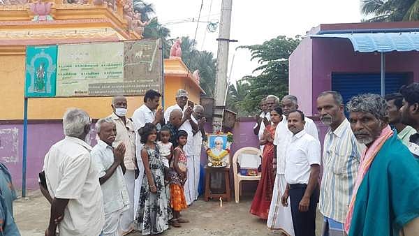 எம்ஜிஆர் 104வது பிறந்த நாள் விழா: ஊத்தங்கரை அருகே நல உதவி வழங்கி கொண்டாட்டம்