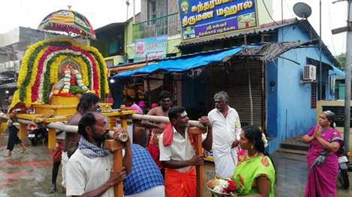 குலசேகரன்பட்டினம் கோயிலில் சப்பர பவனி