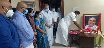 ஞானதேசிகன் குடும்பத்தினரை நேரில் சந்தித்து இரங்கல் தெரிவித்தார் முதல்வர் பழனிசாமி