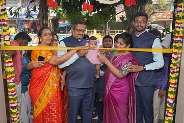 ஆத்தூரில் எல்ஆா்சி கிரேண்ட் ஸ்டே ஹோட்டல் திறப்பு விழா