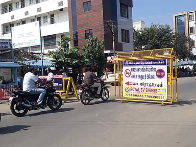 நாமக்கல் கோட்டை சாலையில் கனரக வாகனங்கள் செல்ல தடை