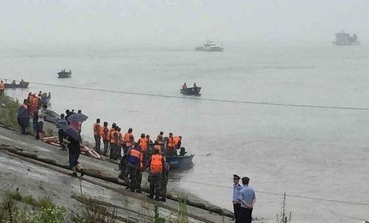 துருக்கியில் சரக்கு கப்பல் கவிழ்ந்து விபத்து: 2 பேர் பலி, 6 பேர் மீட்பு