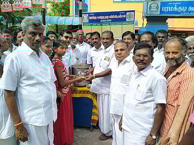 பரமக்குடியில் எம்.ஜி.ஆா் பிறந்தநாள் விழா