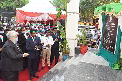 ‘தான்’ என்ற அகங்காரத்தை அழிக்க கரோனா கற்றுக்கொடுத்துள்ளது: உயா் நீதிமன்றம்