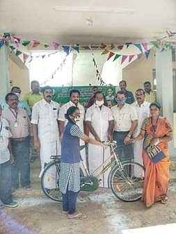 கம்பத்தில் பள்ளி மாணவ, மாணவிகளுக்கு விலையில்லா மிதிவண்டிகள்