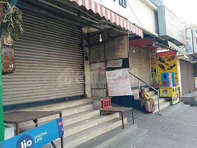 விவசாயிகளுக்கு ஆதரவாக வெள்ளக்கோவிலில் முழு கடையடைப்பு