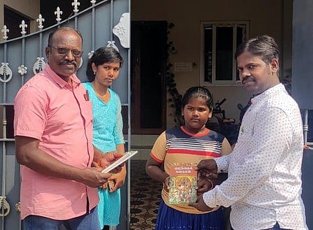 புத்தகங்களைப் பரிசளித்து புத்தாண்டு கொண்டாட்டம்
