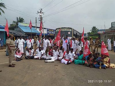 நிவாரண தொகை வழங்கக் கோரி இந்திய கம்யூனிஸ்ட் கட்சி சார்பில் சாலை மறியல் போராட்டம்