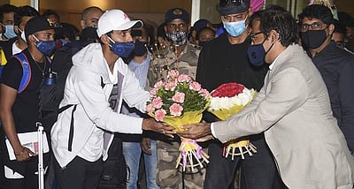 ஆஸ்திரேலியாவிலிருந்து நாடு திரும்பிய இந்திய வீரர்கள்: படங்கள்